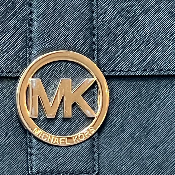 michael kors small crossbody - Picture 2 of 5